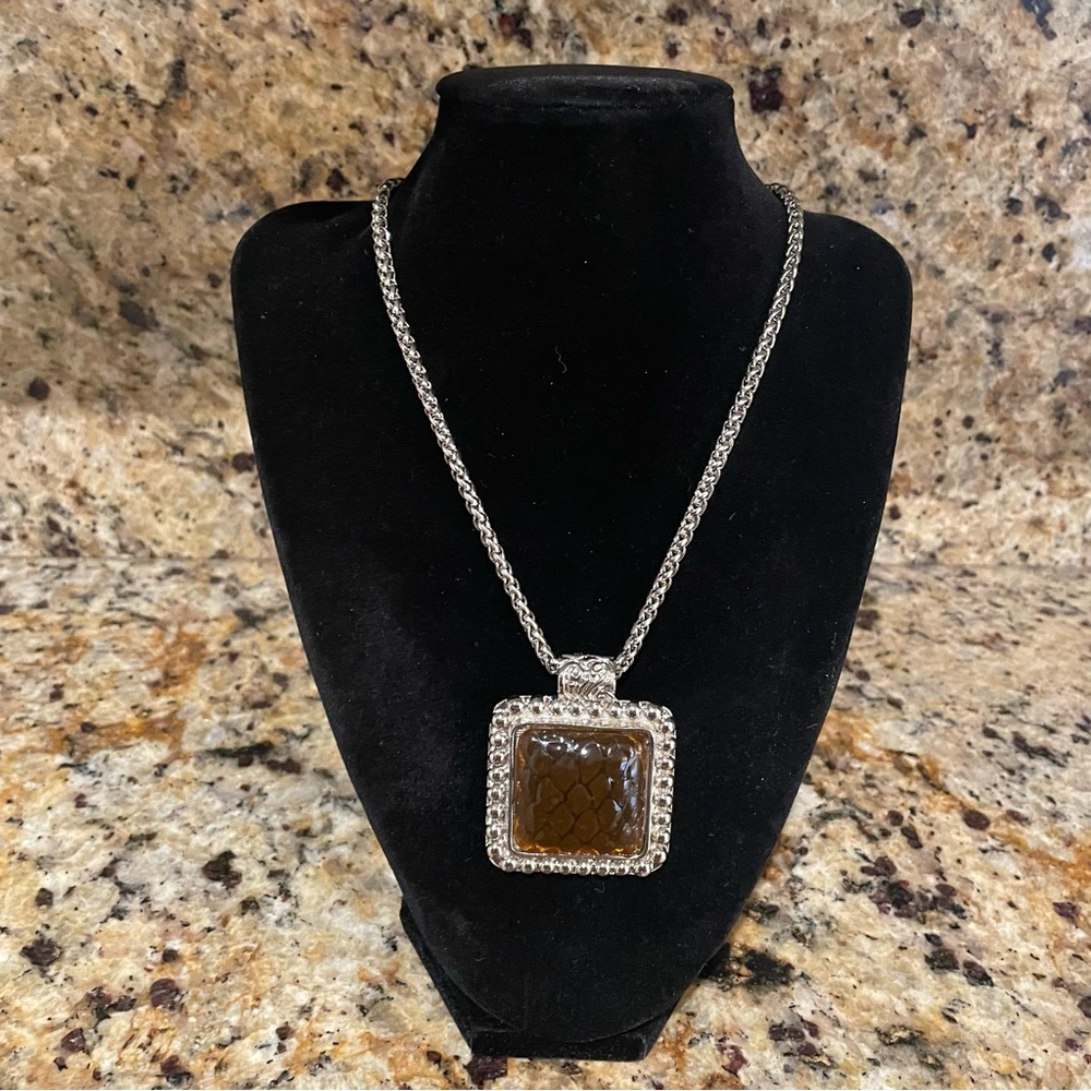 Elegant Silver and Brown Pendant Necklace